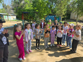 Нам смотрят в сердце — это наши дети Нам смотрят в сердце — это наши дети.